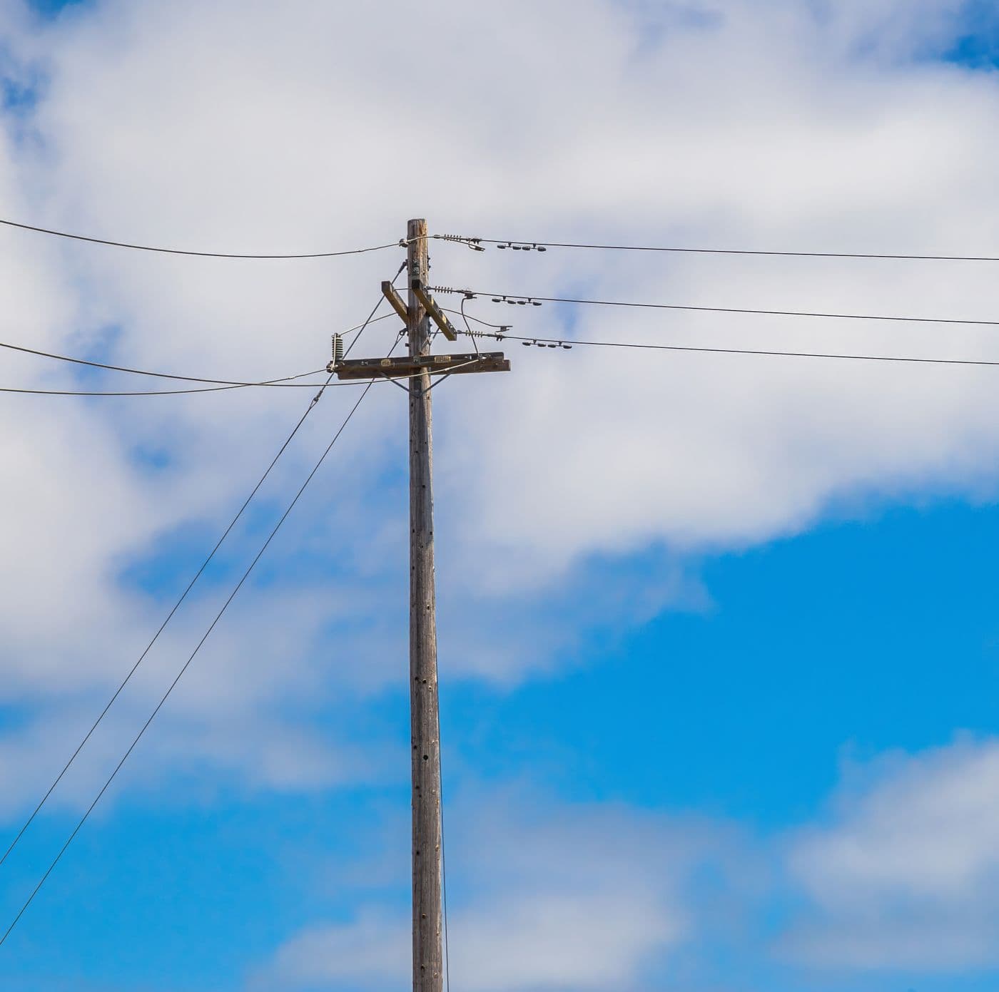 Lignes à haute tension et pylônes de transport électrique