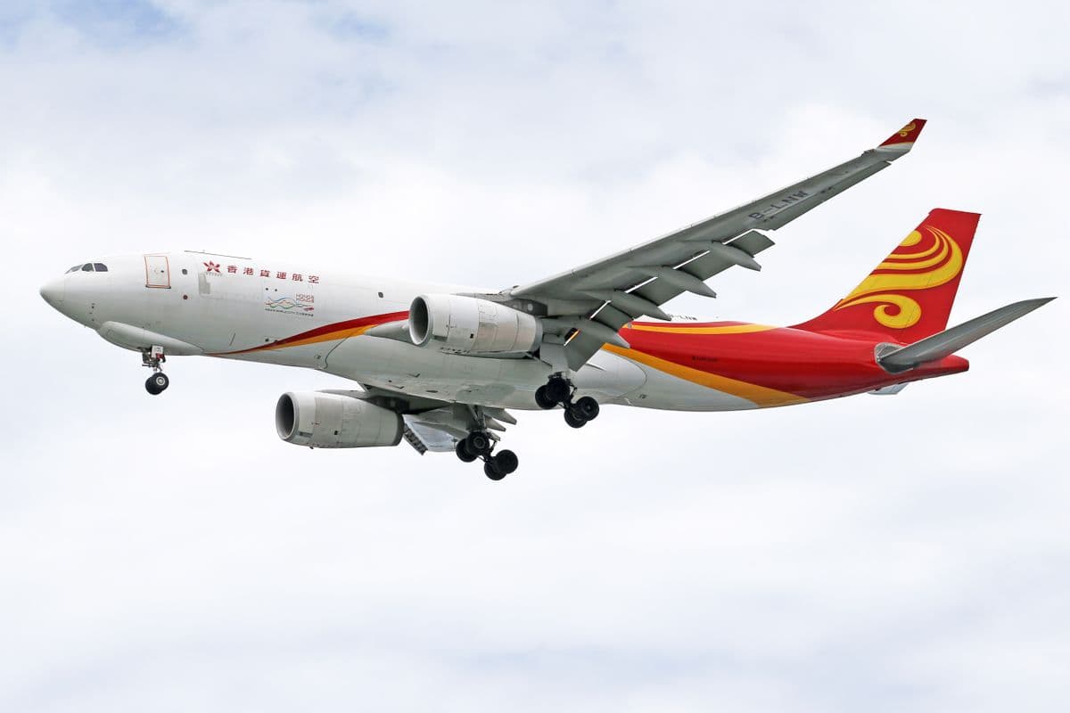 Chargement de fret aérien sur un avion cargo